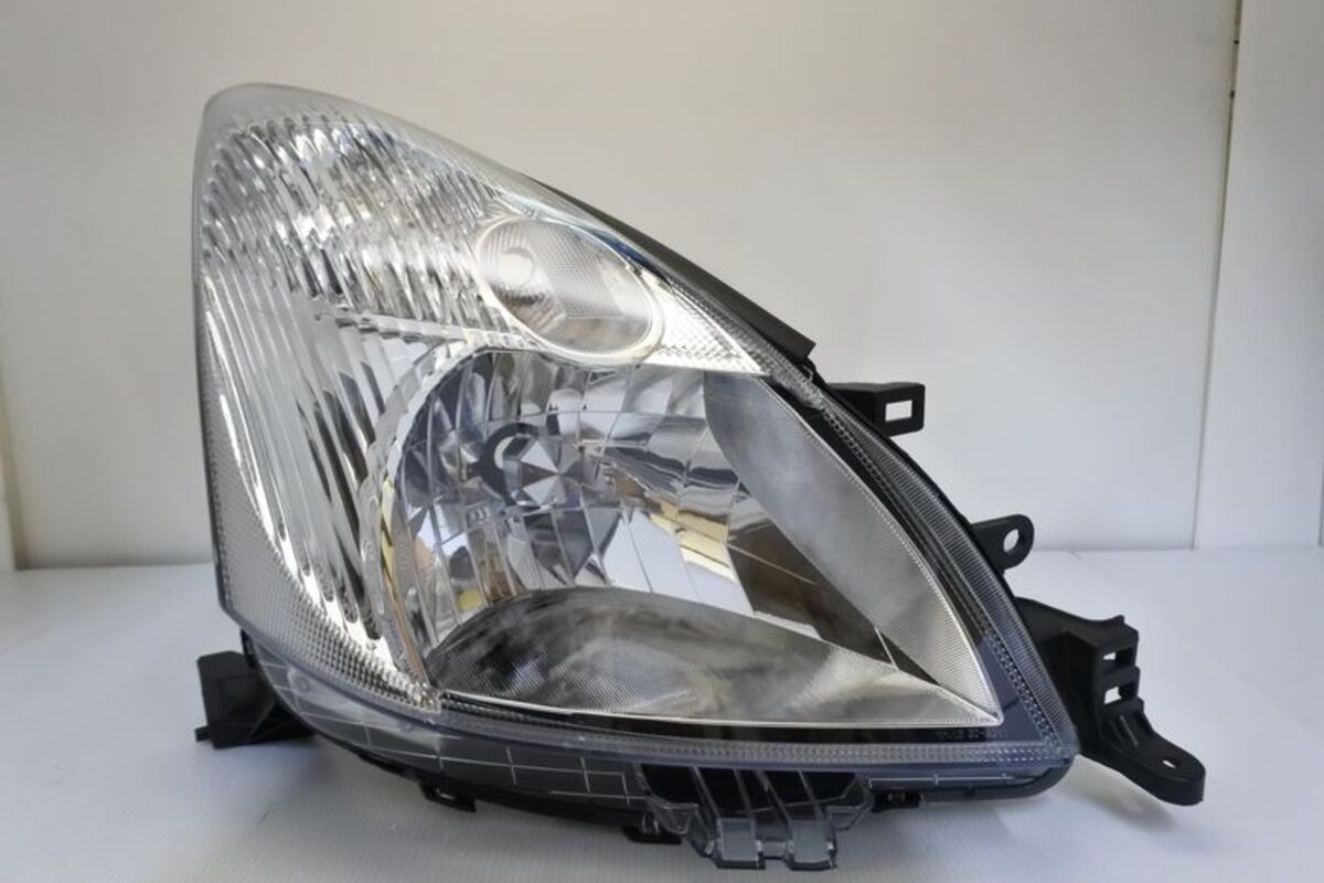 2007/10-2009 LIVINA L10 原廠型晶鑽 大燈 手調式 