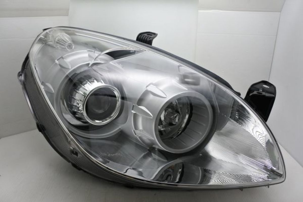 2010-2013/08 U7 原廠型晶鑽魚眼 大燈 一般鹵素燈泡 