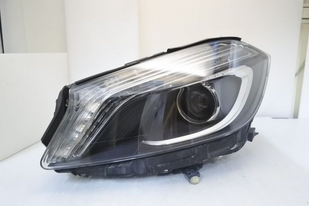 2012/12-2015/10 W176 A-CLASS 正廠 大燈