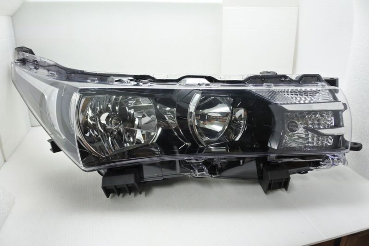 2013/11-2016/10 ALTIS 11代 原廠型黑框 大燈 鹵素版本