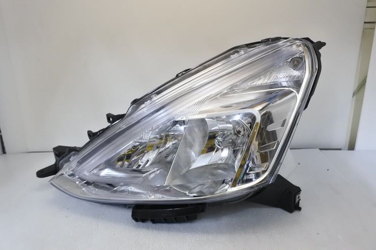 2014/03-2020 LIVINA L11 原廠型晶鑽 大燈 鹵素版本