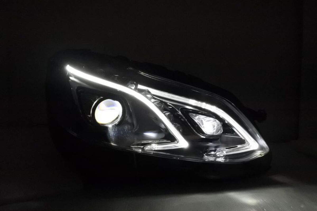 2013/06-2016/06 W212 E-CLASS 升級後期樣式 魚眼 大燈 (內建式LED)