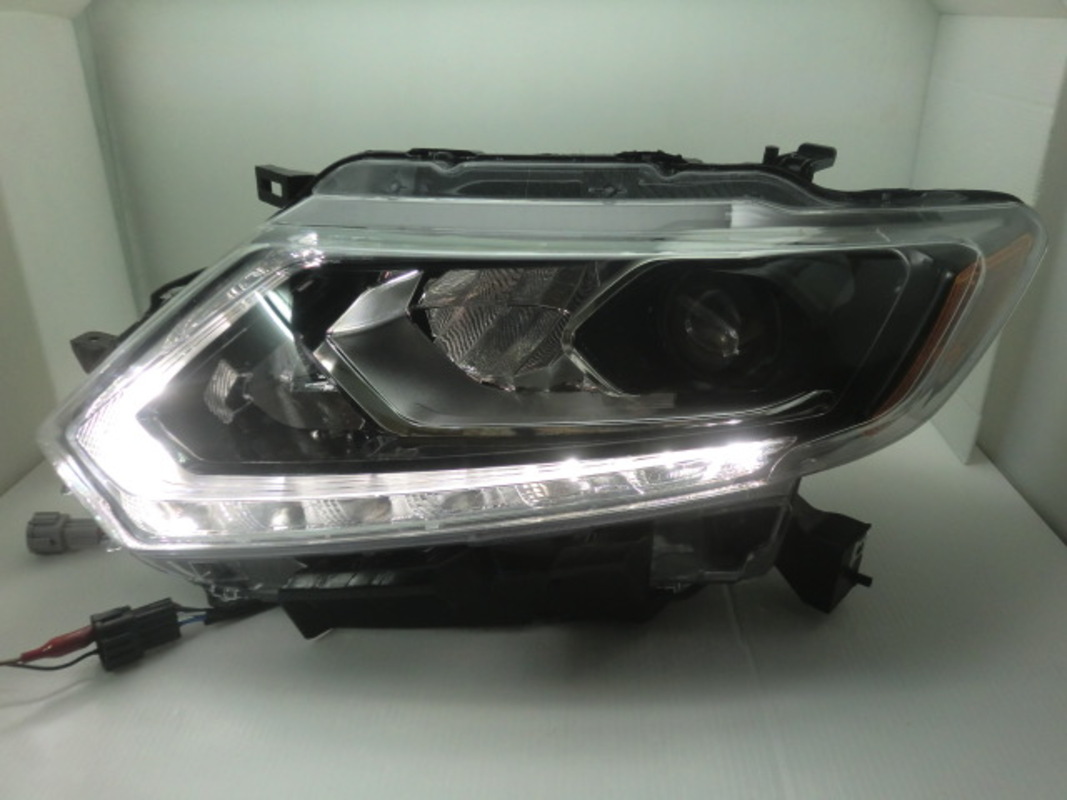 2015/05-2018/04 X-TRAIL T32 升級高階樣式 黑框魚眼 大燈 (只能裝在原車一般鹵素燈泡的車.內建遠近燈LED)(缺貨)