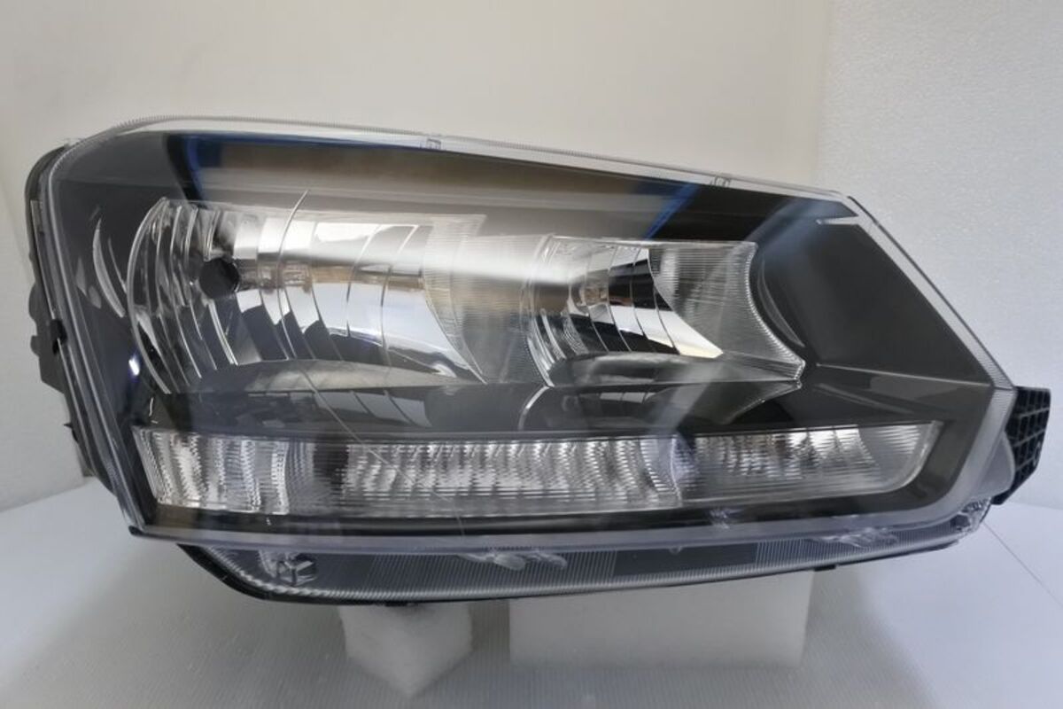 2014/03-SKODA YETI 原廠型黑框大燈