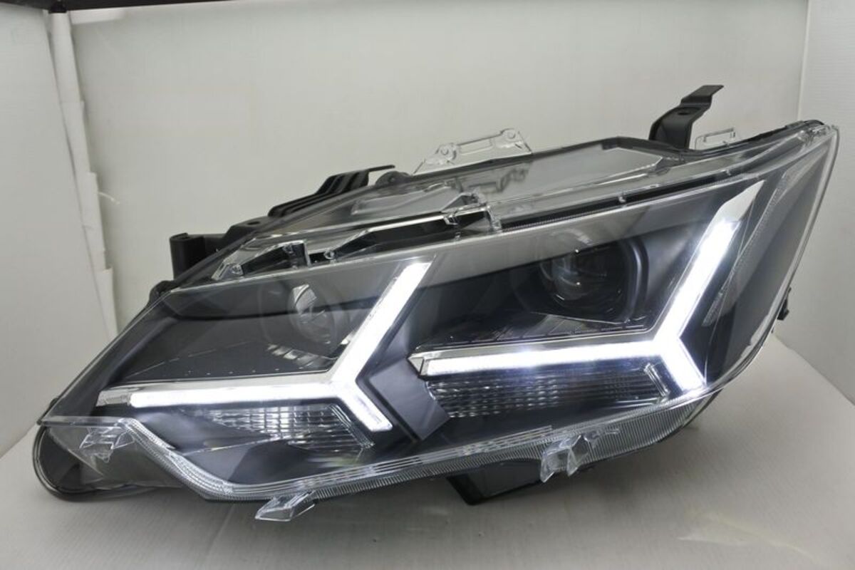 2015-2017 CAMRY 7.5代 LED光柱刀鋒款黑框魚眼 大燈 HID空件.沿用原車HID燈泡和安定器