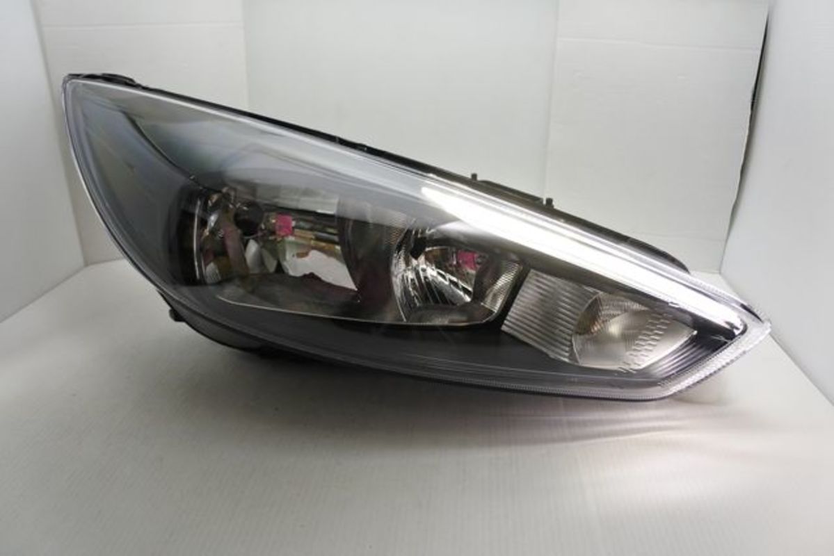 2015/11-2019/01 FOCUS MK3.5 光柱原廠型黑框 大燈 鹵素版本