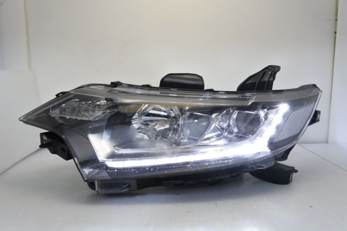 2016/10-2021/03 OUTLANDER 內建LED 正廠魚眼 大燈