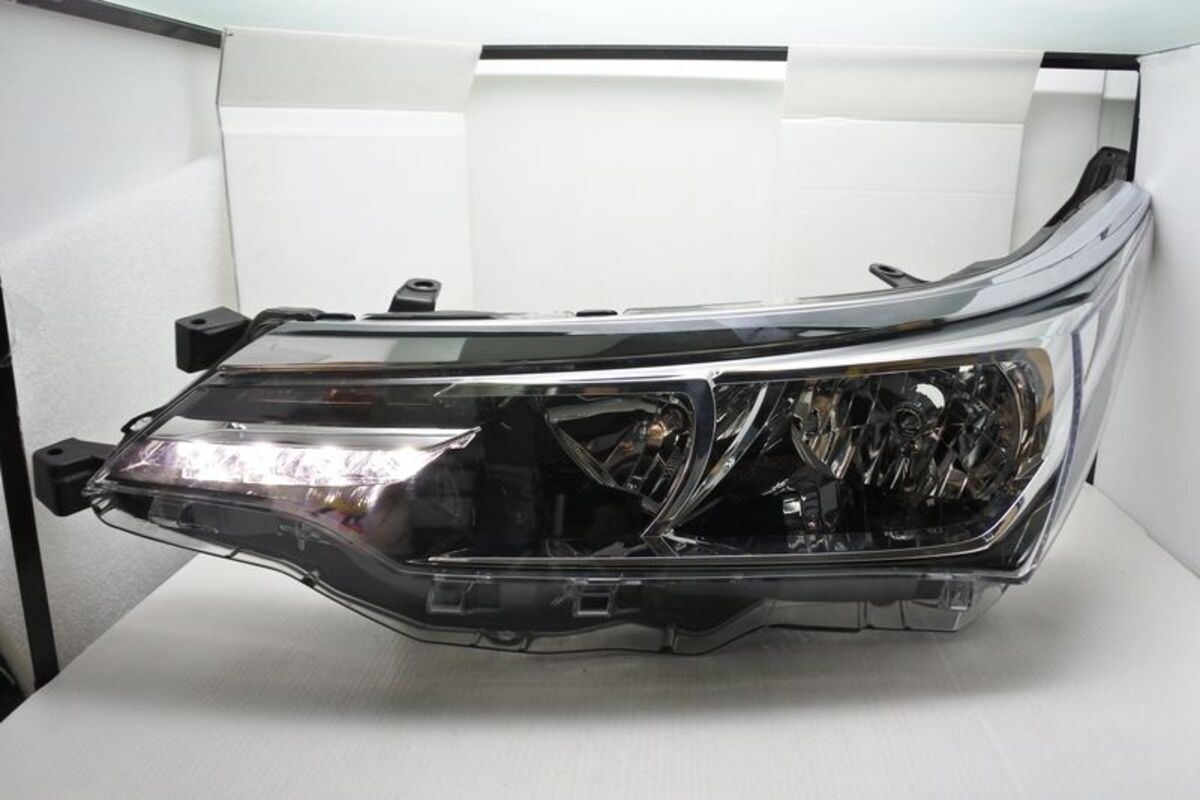 2016/11-2019/03 ALTIS 11.5代 正廠 黑框大燈 鹵素版本