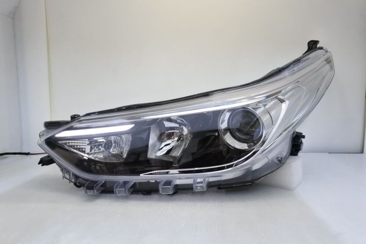 2018/04-2023/06 YARIS 原廠型黑框魚眼 大燈 鹵素版本