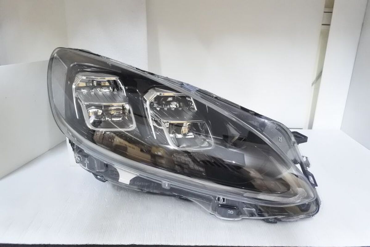 2020/06-2024/09 KUGA 正廠 LED 大燈