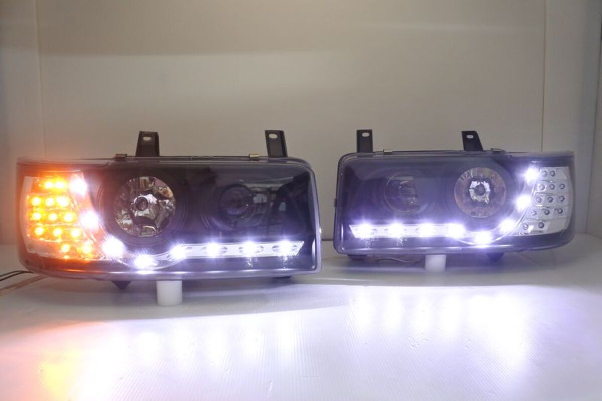 1993-2004 T4 黑框魚眼R8大燈 LED方向燈 (缺貨)
