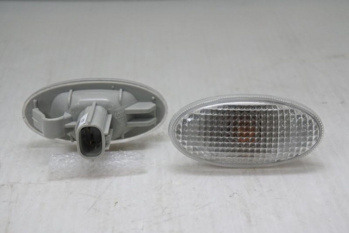 2004/03-2007 MPV 2004-2007 MAZDA3 .MAZDA5 02-07 MAZDA6 原廠型白 側燈