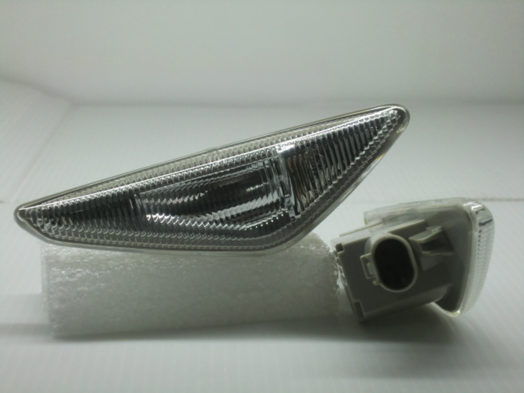2007-2010/06 X5 E70 原廠型全白 側燈