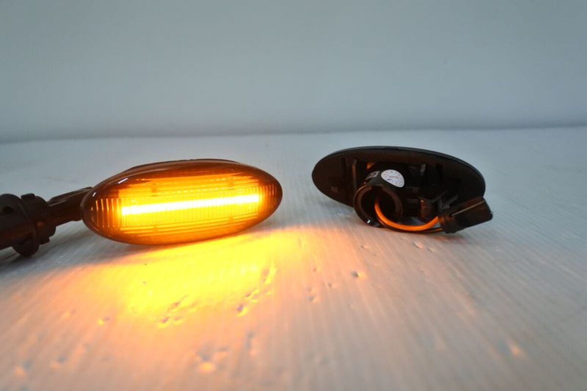2010/04-2012/11 TIIDA 2010- LIVINA 2012-2020 MARCH LED 燻黑 側燈 