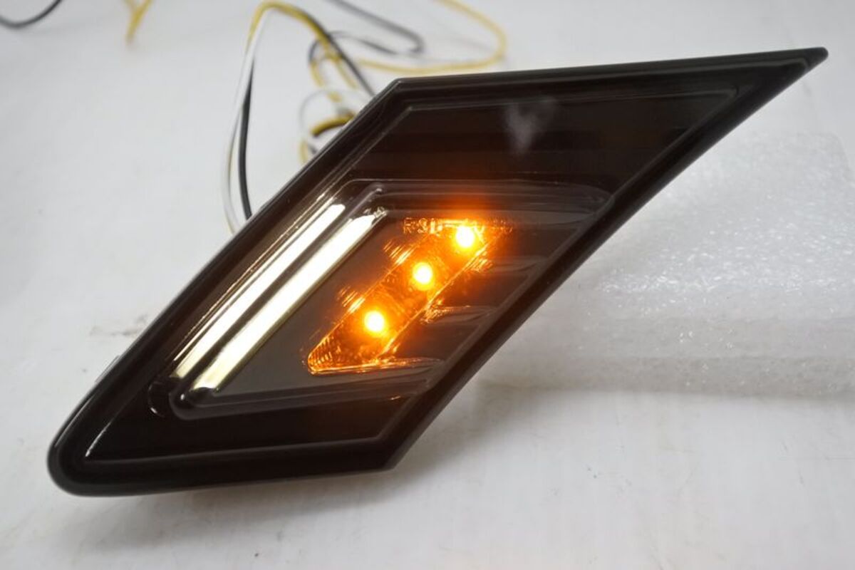 2012/06-2022/07 86 LED C型 薰黑 葉子鈑 側燈