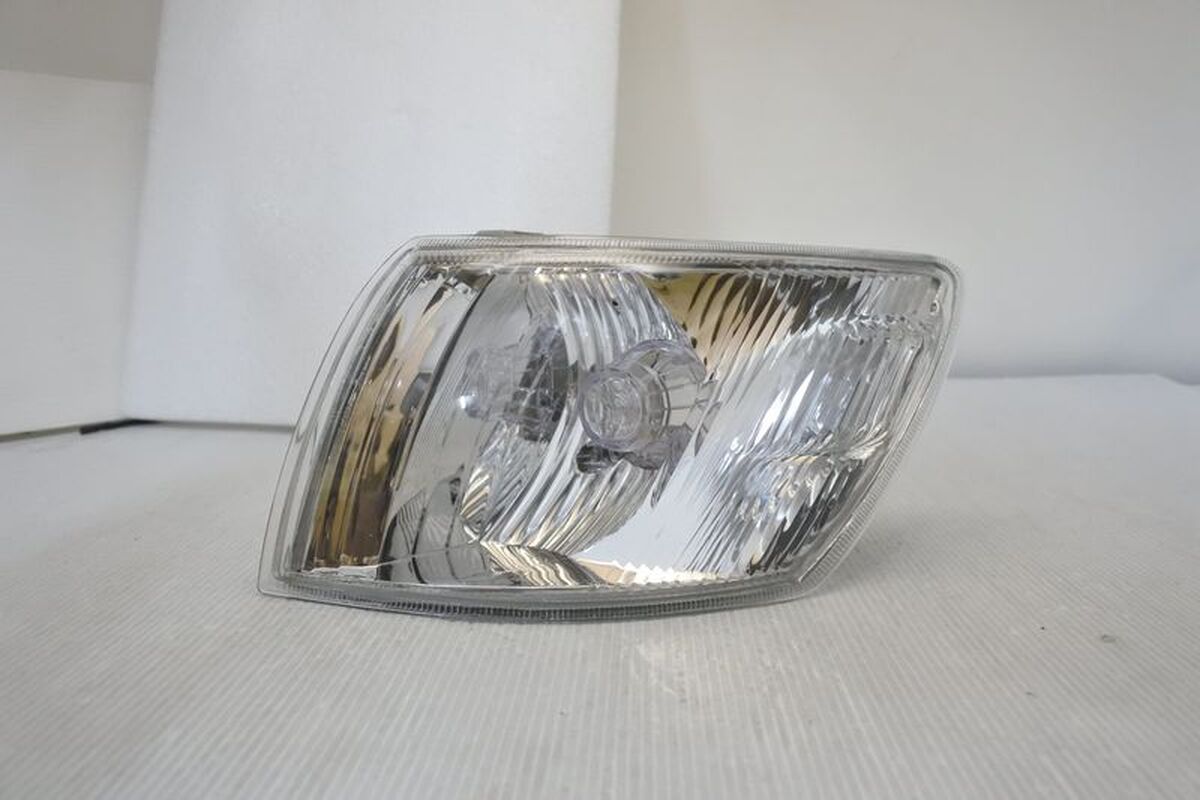 2000-2002 PREMIO 原廠型晶鑽 角燈 