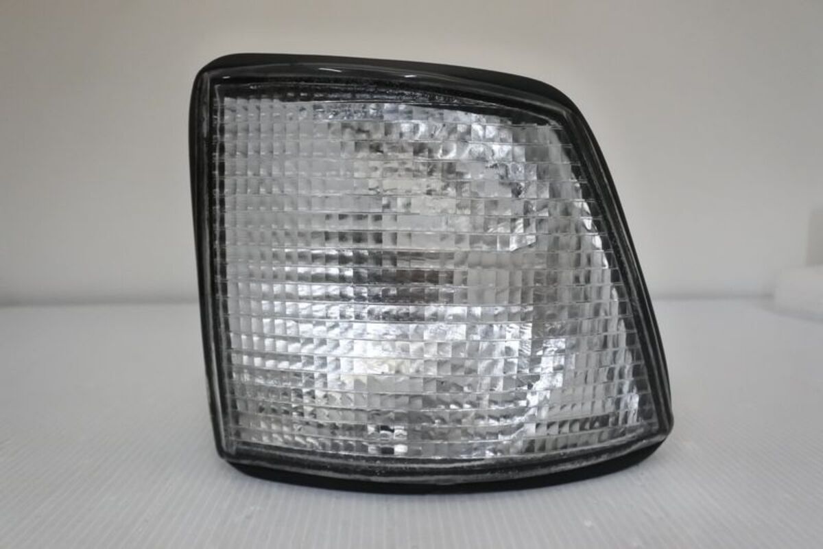 1988-1994 E32 原廠型霧白 角燈