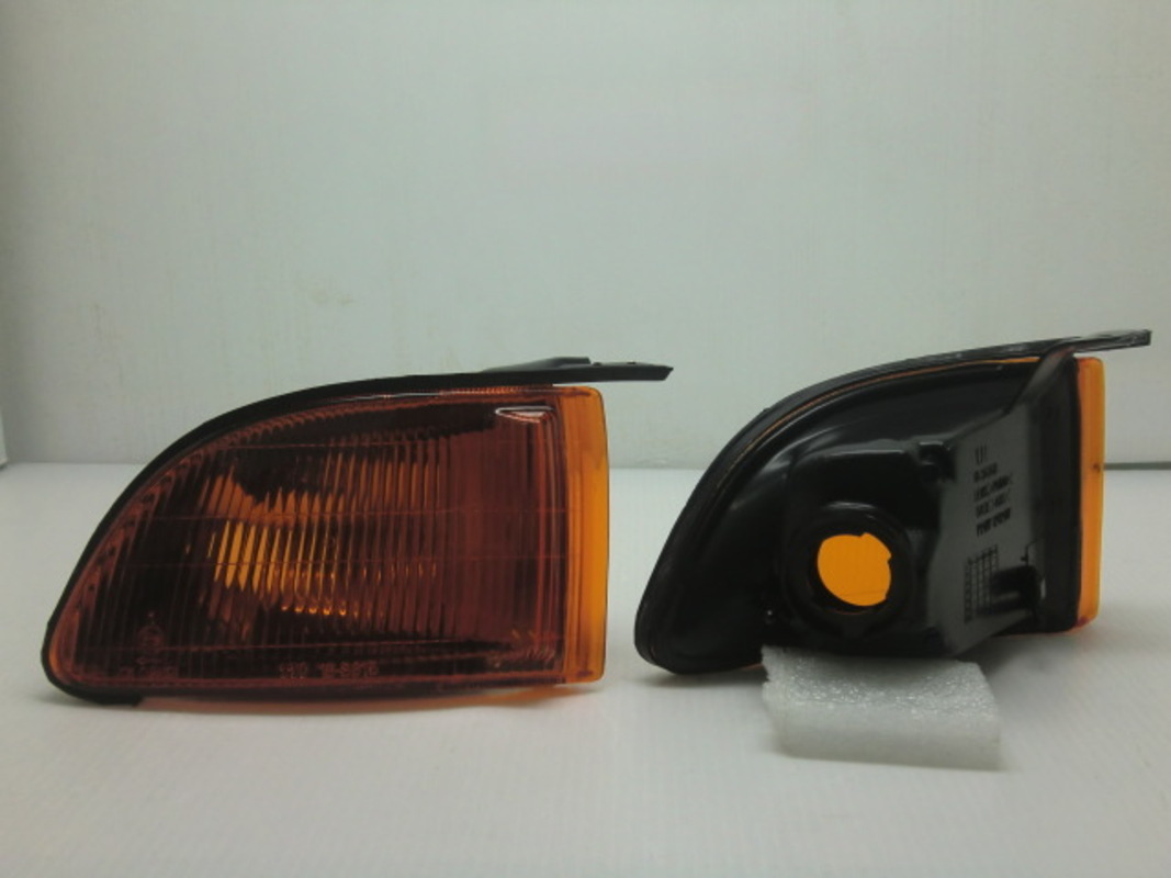 1997/12-2000/08 GALANT 全黃 角燈