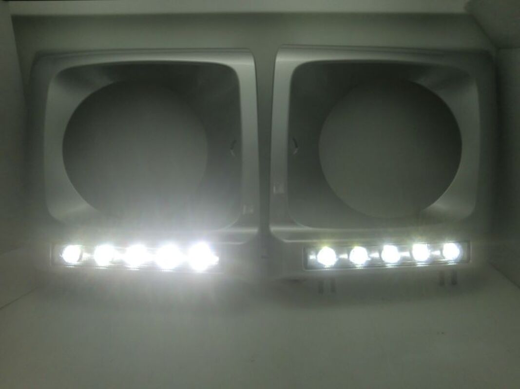 2009/05-2018/05 W463 G-CLASS 日行燈 含燈框 霧銀 (缺貨)