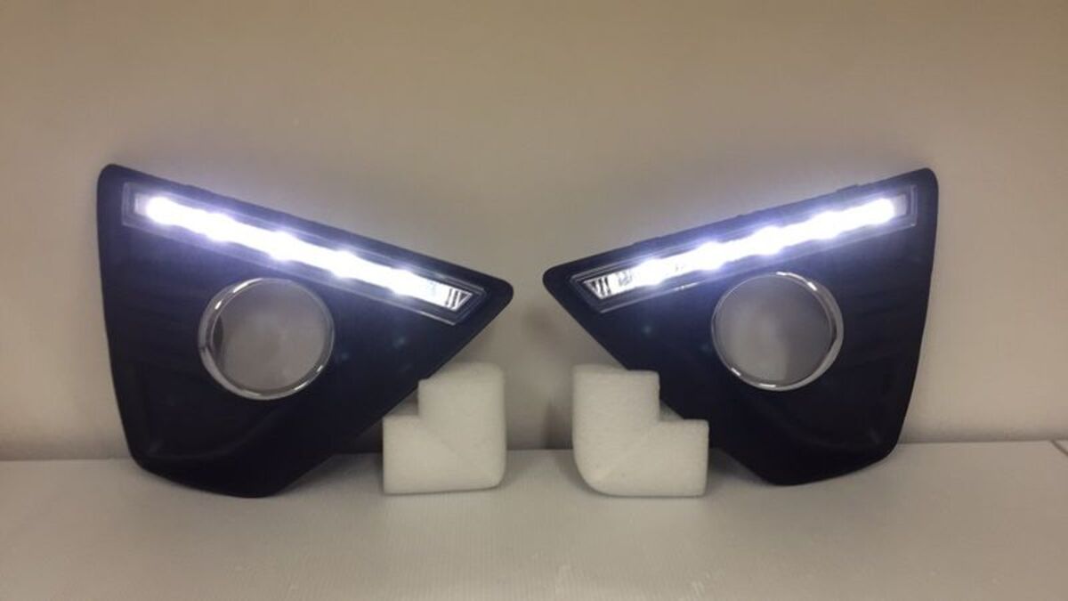 2008/12-2012/11 FOCUS MK2.5 5門 運動版 LED 日行燈霧燈框 (停產)