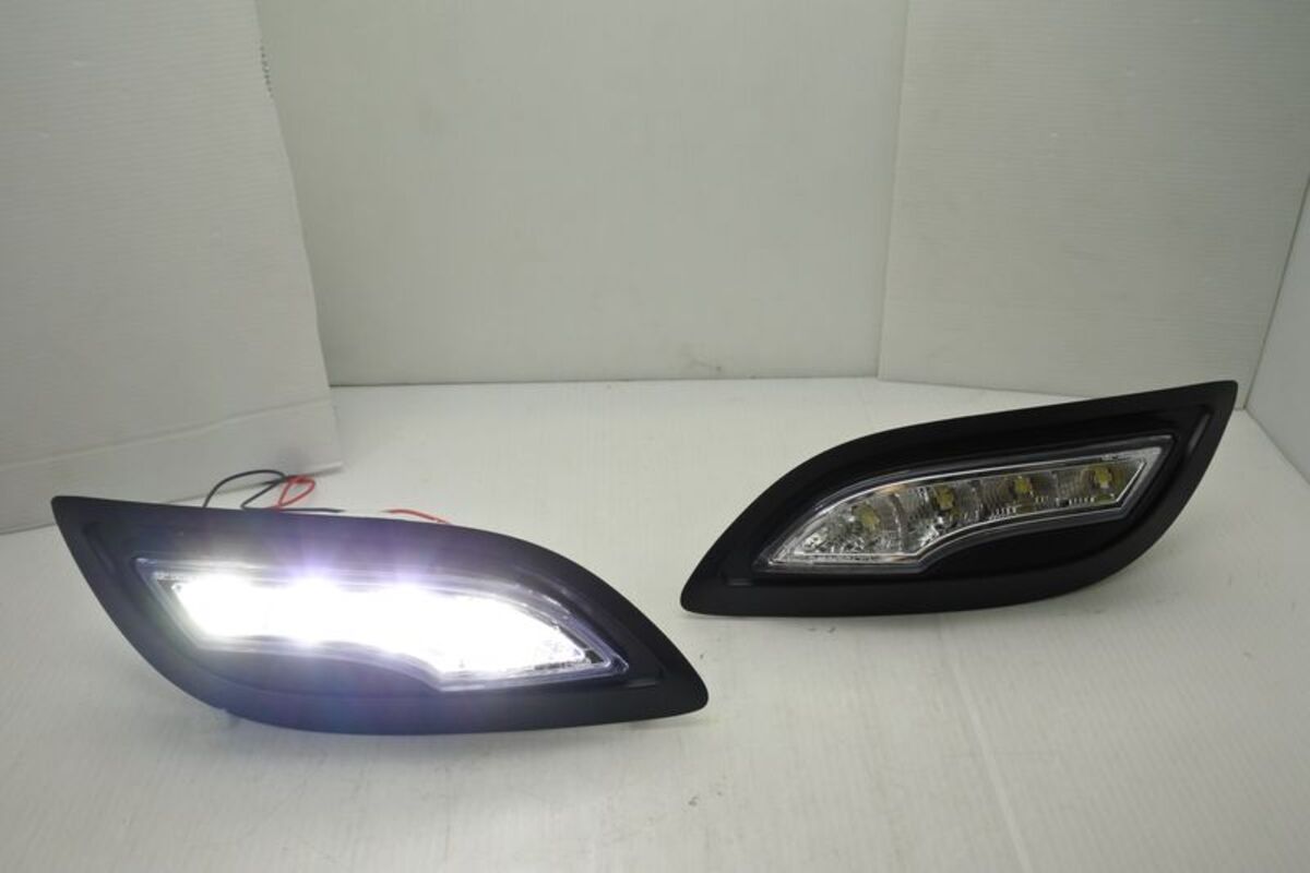 2009/10-2014/08 YARIS LED 一字形 日行燈 (停產)