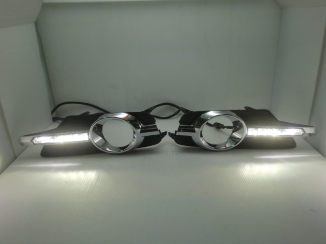 2009/11-2016/06 WISH LED 日行燈 霧燈框 車美仕 (停產)