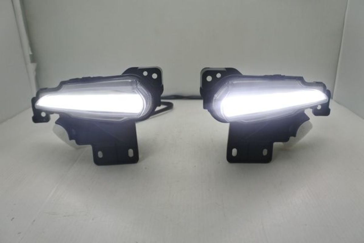 2016/09-2019/04 MAZDA 3 LED雙色光柱 日行燈 序列式方向燈