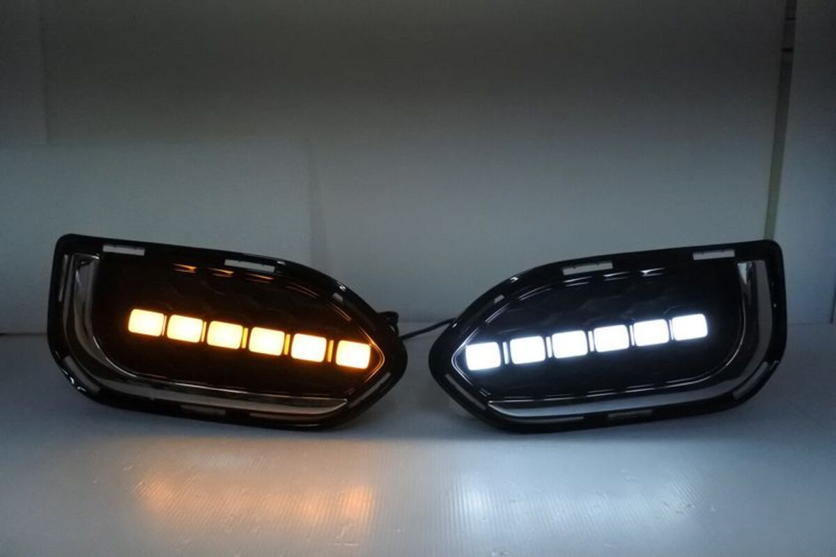 2017/09-2021/08 FIT LED雙色日行燈 序列式方向燈 (原車無霧燈款)