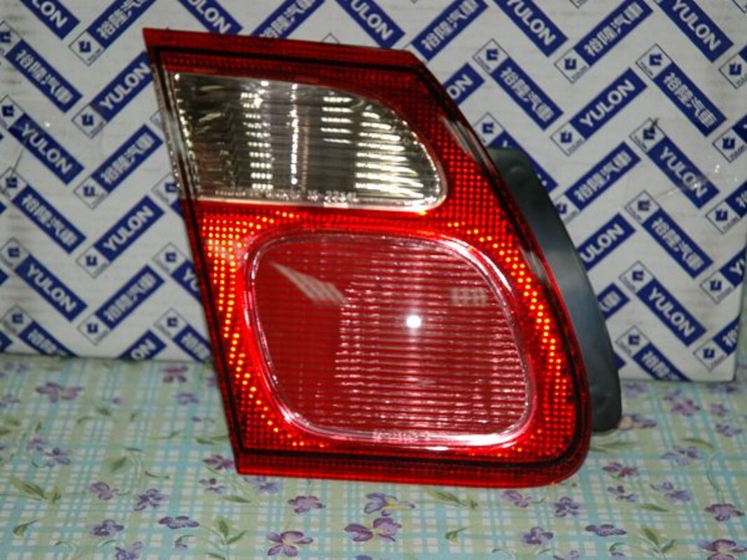 2000/05-2003/04 SENTRA 180 1.6 原廠 內側 尾燈 倒車燈