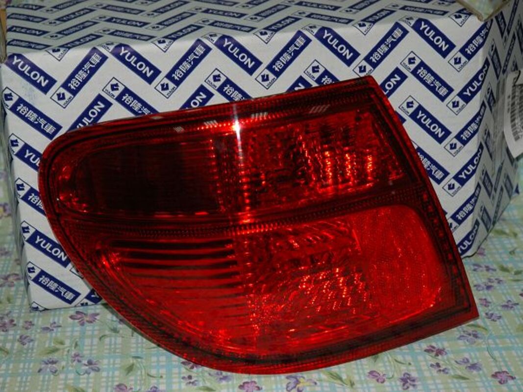 2000/05-2003/04 SENTRA 180 1.8 原廠 外側 尾燈