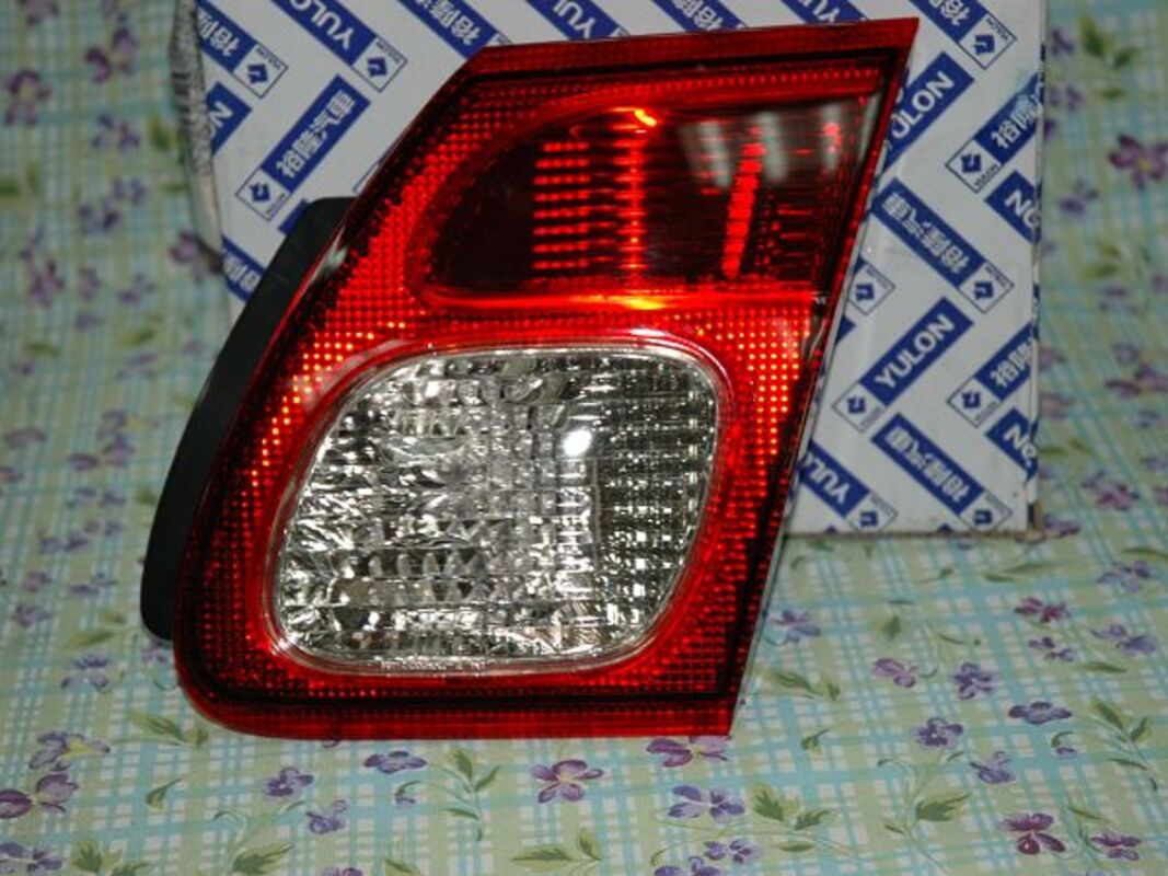 2000/05-2003/04 SENTRA 180 1.8 原廠 內側 尾燈 倒車燈