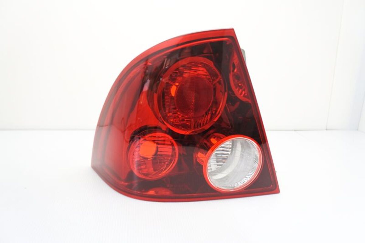 2000-2005 TIERRA LS RS  原廠型二紅一白 尾燈