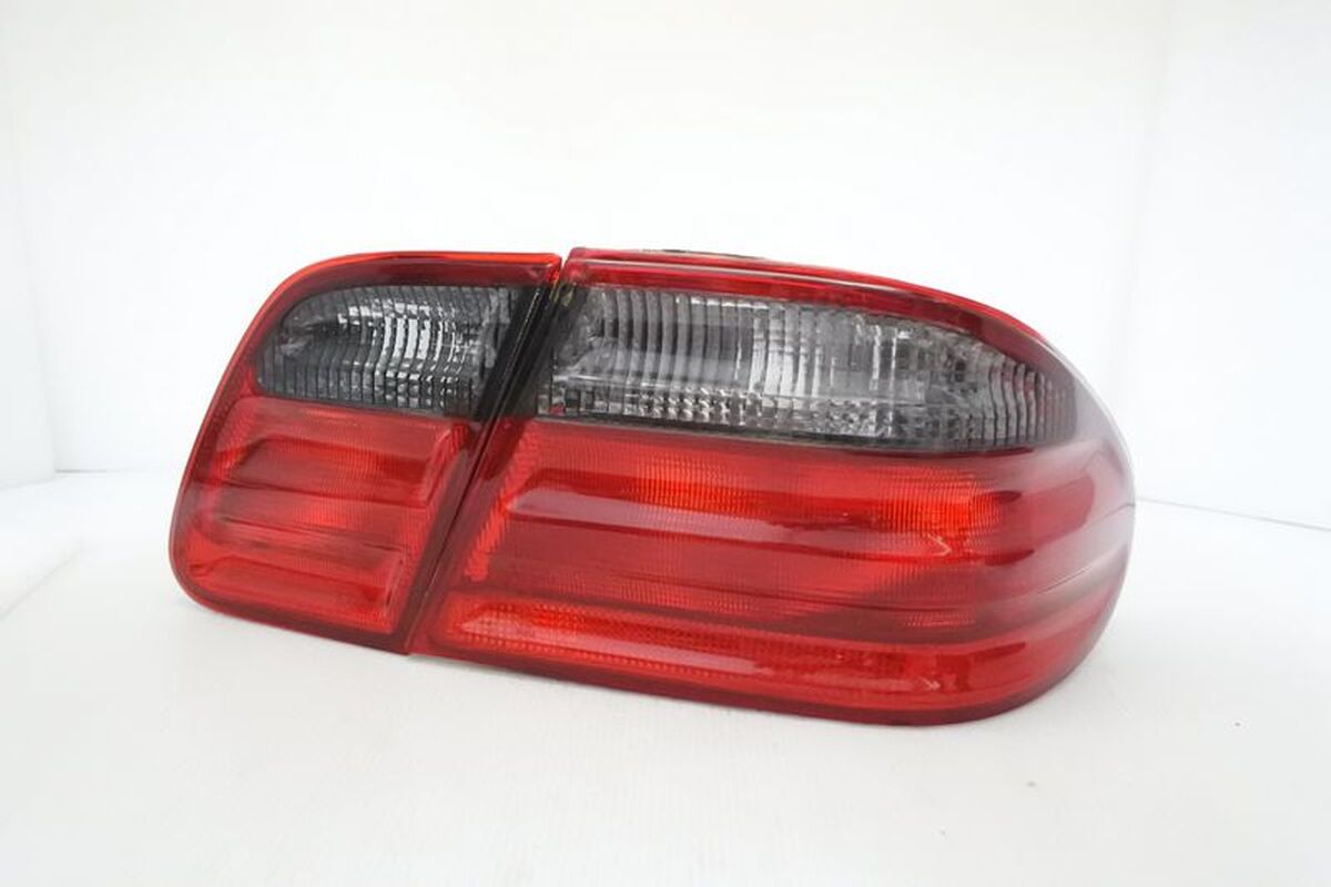 1996-2002/04 W210 原廠型紅黑 尾燈 倒車燈