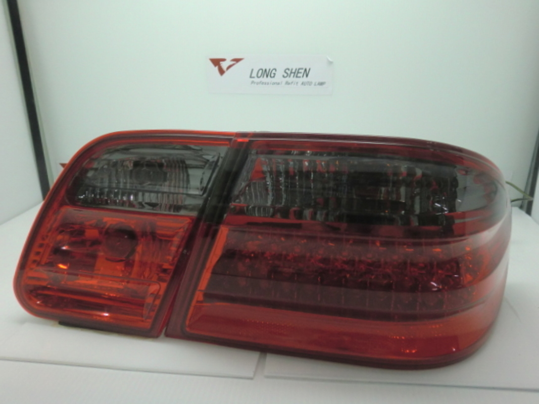 1996-2002/04 W210 LED 晶鑽黑紅 尾燈 (缺貨)