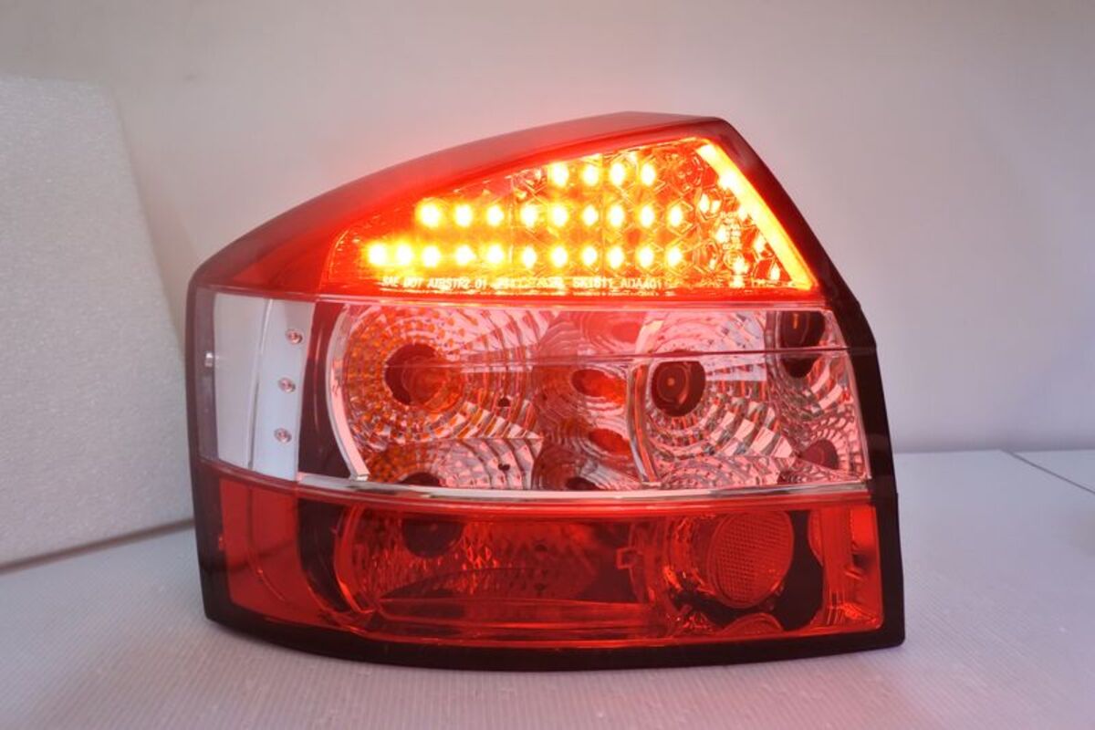2001-2004 奧迪 A4 LED晶鑽紅白 尾燈