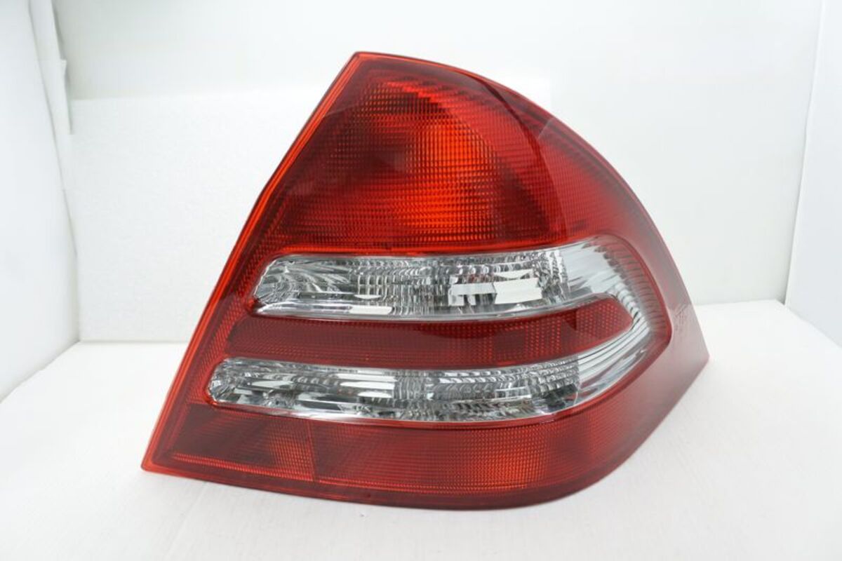 2000/07-2004/05 W203 C-CLASS 原廠型紅白 尾燈