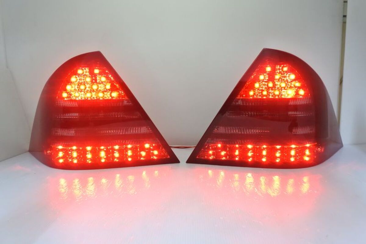 2000/07-2004/05 W203 C-CLASS LED四線墨紅 尾燈