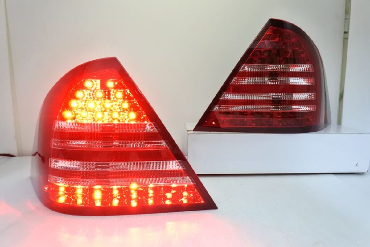 2000/07-2004/05 W203 C-CLASS LED四線紅白晶鑽 尾燈 