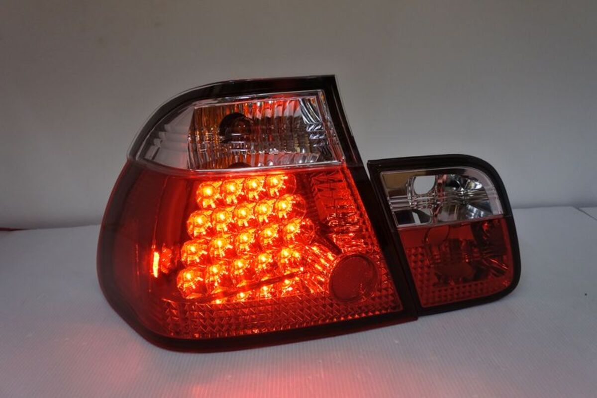 2002-2005 E46 4門 LED晶鑽紅白 尾燈