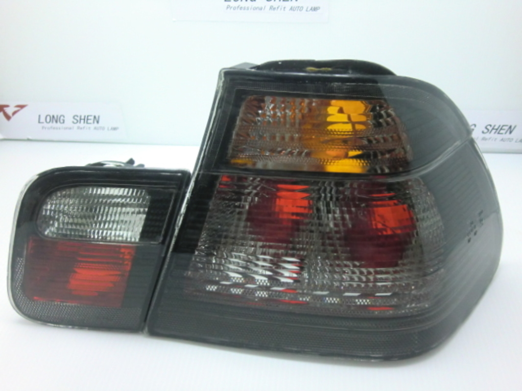 2002-2005 E46 4門 燻黑 紅內套 尾燈