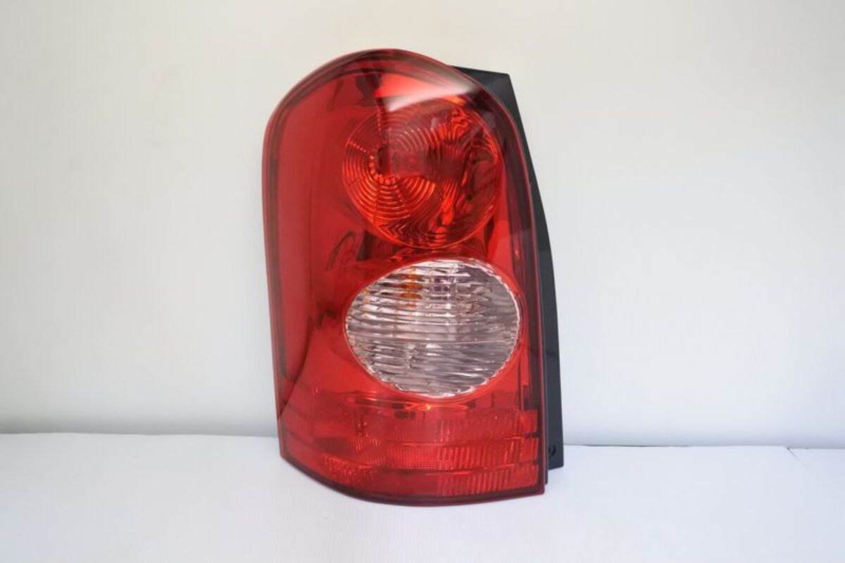 2002/06-2004/02 MPV 原廠型紅底 尾燈