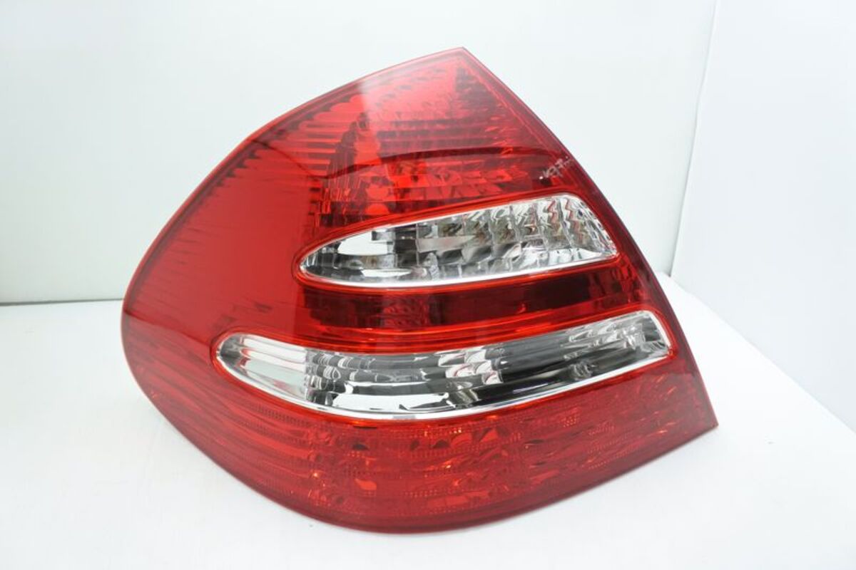 2002/04-2006/08 W211 E-CLASS 原廠型紅白 尾燈 鹵素燈泡