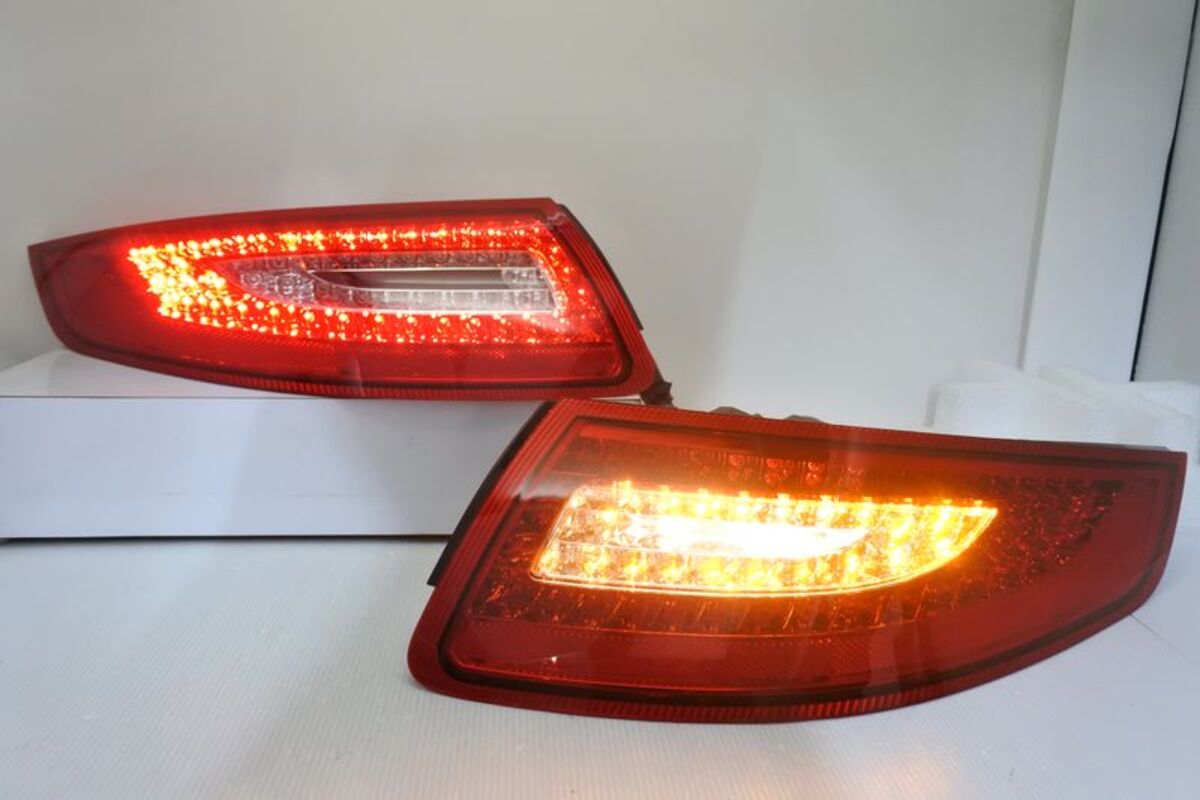 03-08 997 911 LED紅白晶鑽尾燈(LED方向燈)