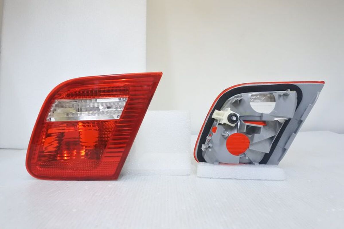 2003-2005 E46 2門 原廠型紅白 內側 尾燈 倒車燈 