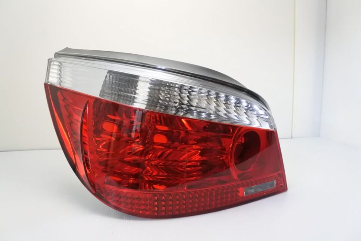 2003-2007/05 E60 原廠型紅白 尾燈 鹵素燈泡