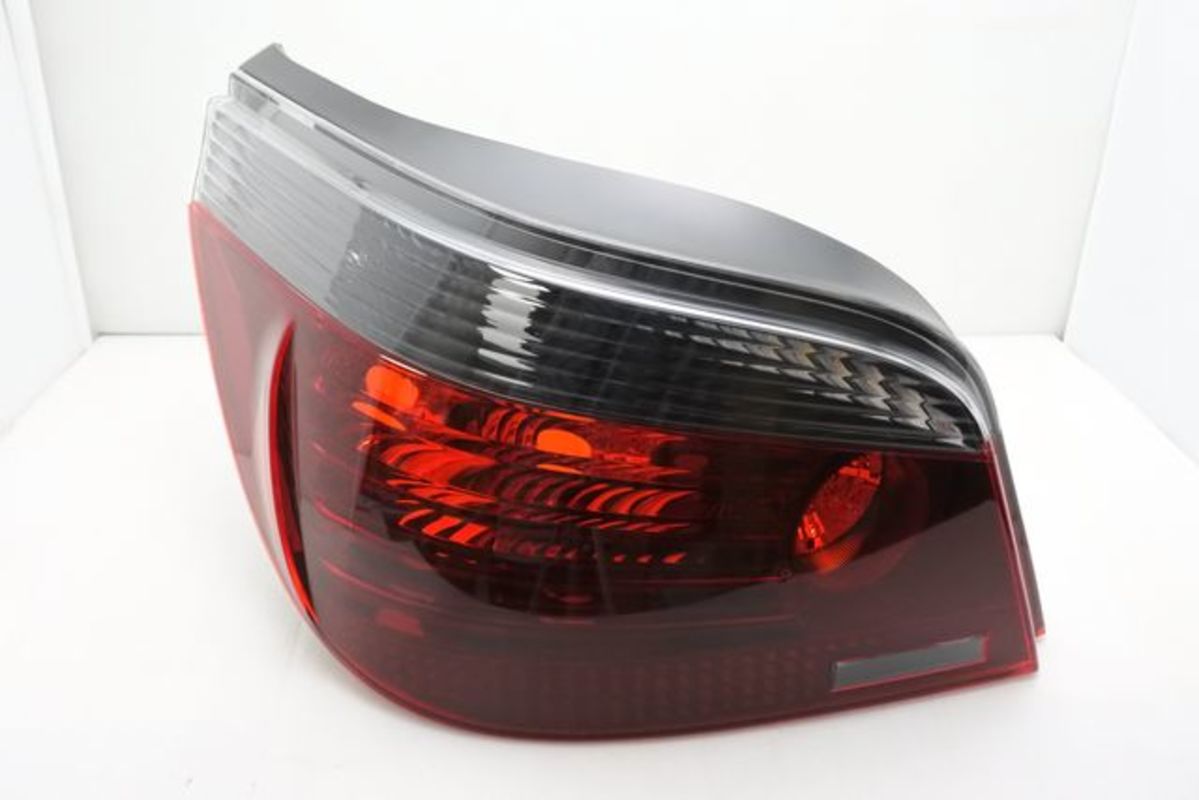 2003-2007/05 E60 原廠型墨紅 尾燈 鹵素燈泡