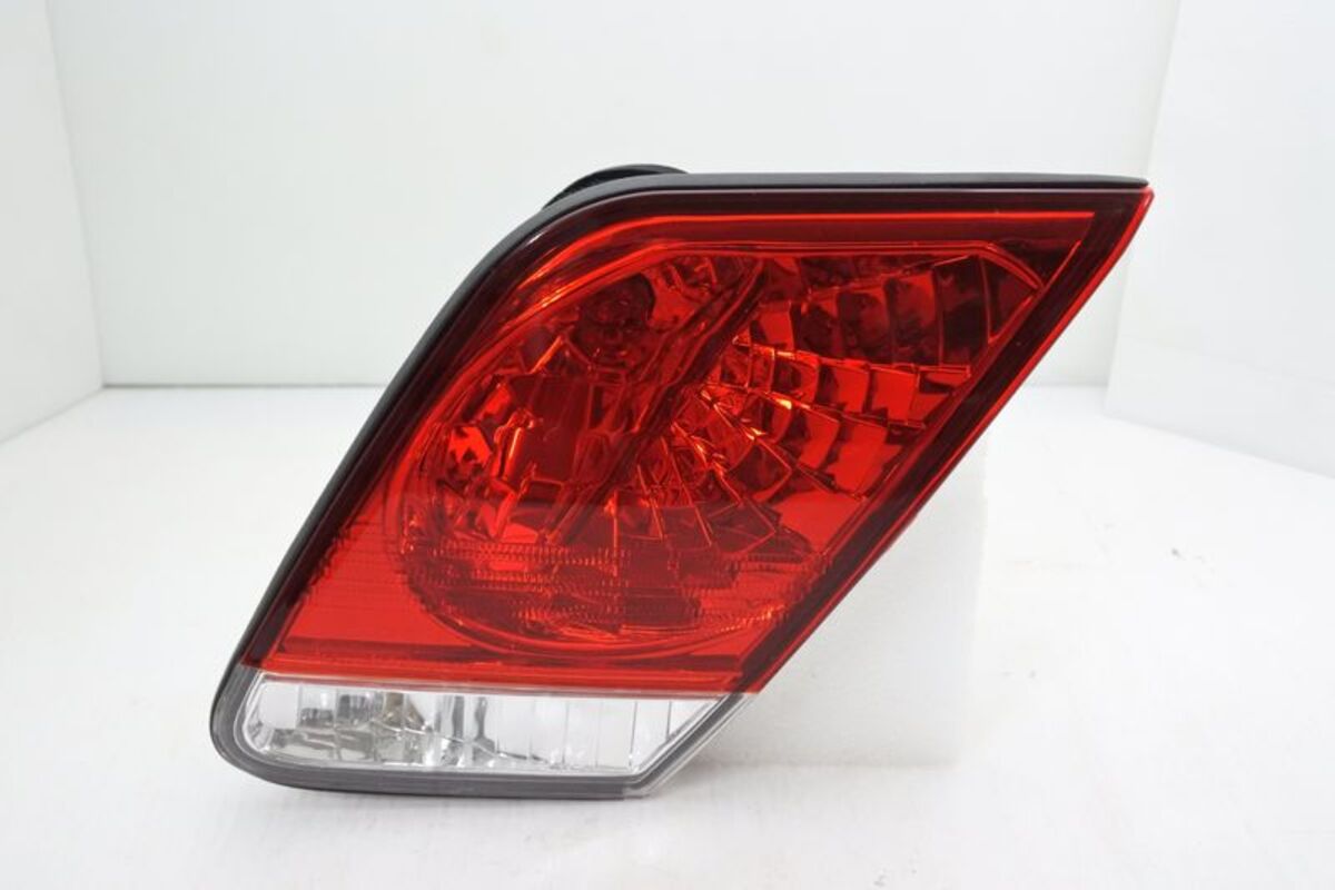 2004/04-2005 CAMRY 5.5代  2.0 原廠型紅白 內側 倒車燈 尾燈