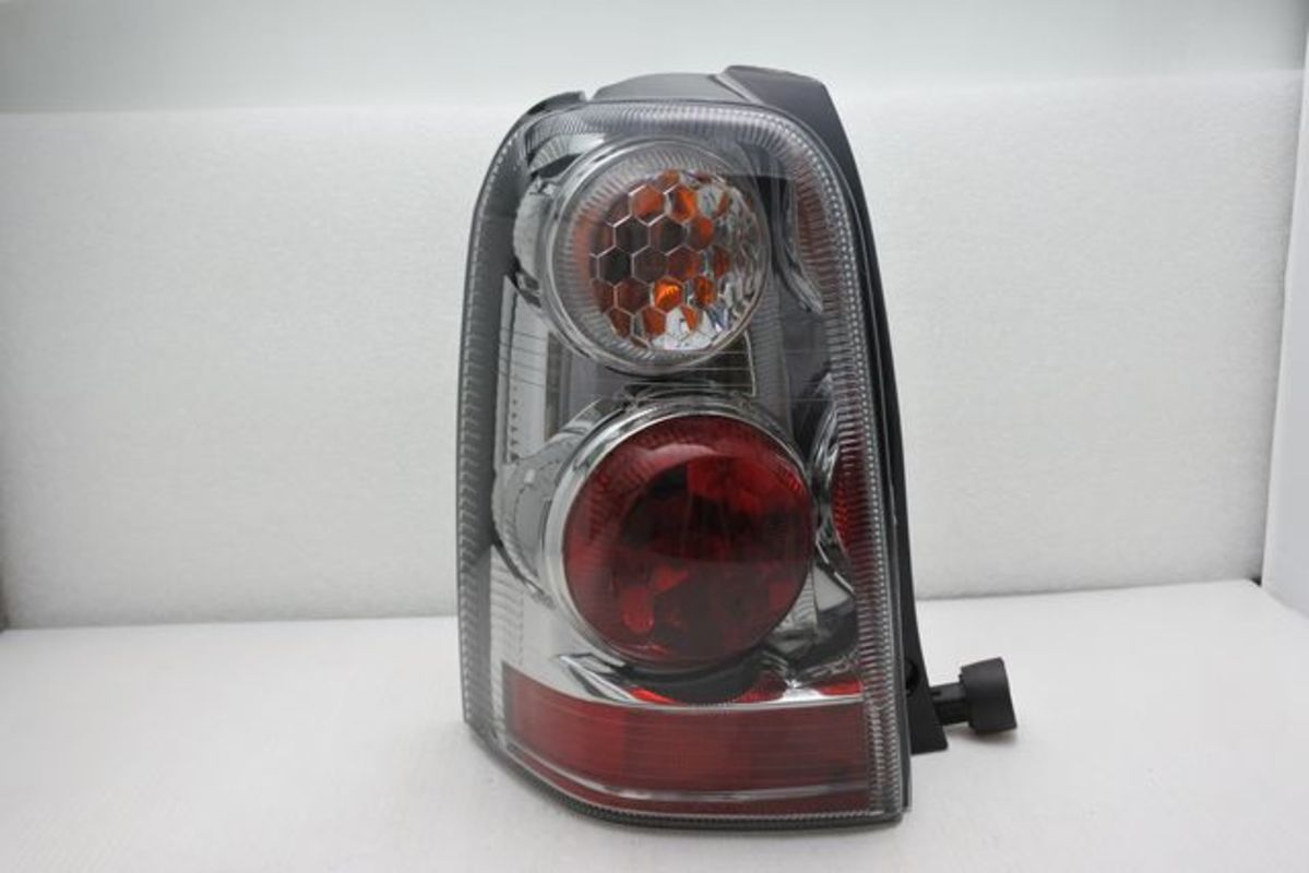 2004-2007 ESCAPE 2.3 原廠型 尾燈