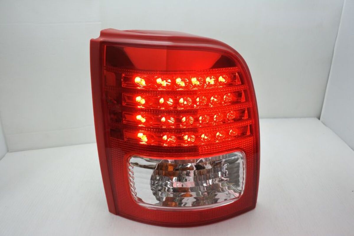 2004/12-2007 MARCH K11 LED 晶鑽紅白 尾燈