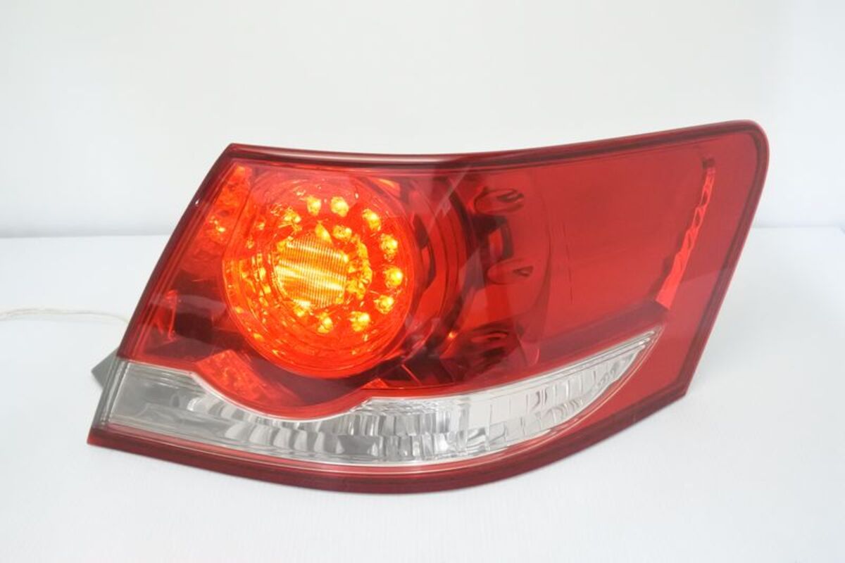 2006-2008 CAMRY 6代 正廠 紅白 外側 尾燈